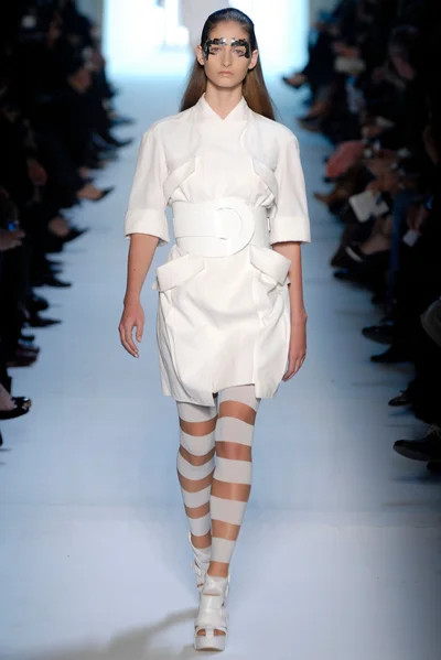 Look 28
